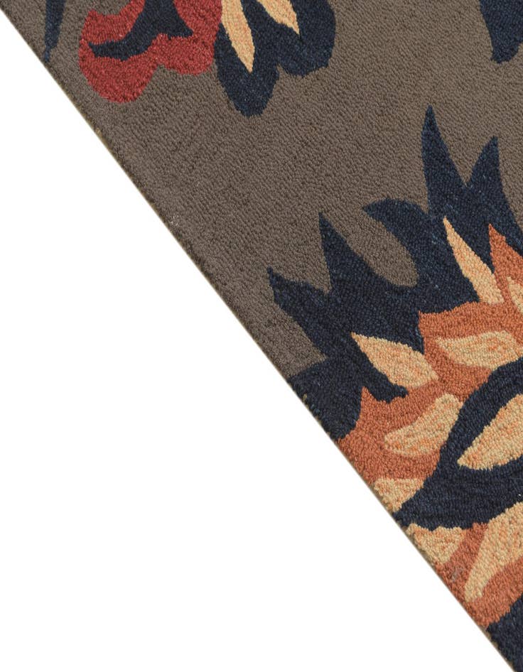 Detail image of 5' 1 x 8' Agra Wool Rug