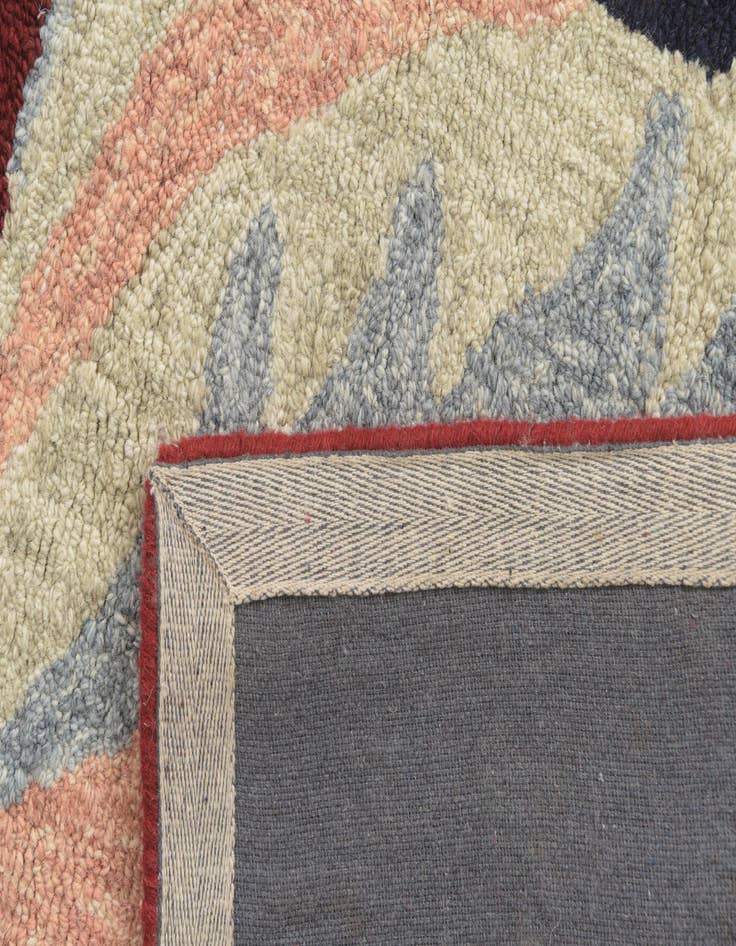 Detail image of 5' x 8' Agra Wool Rug