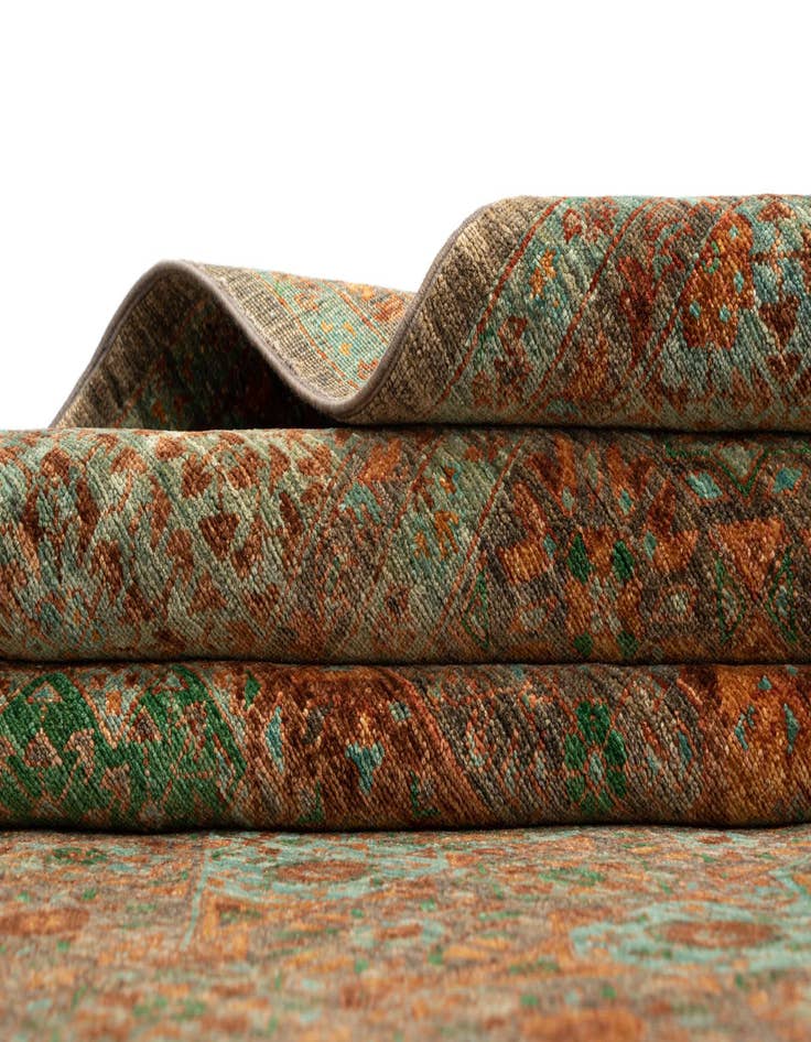 Detail image of 6' 9 x 9' 11 Amina Rug