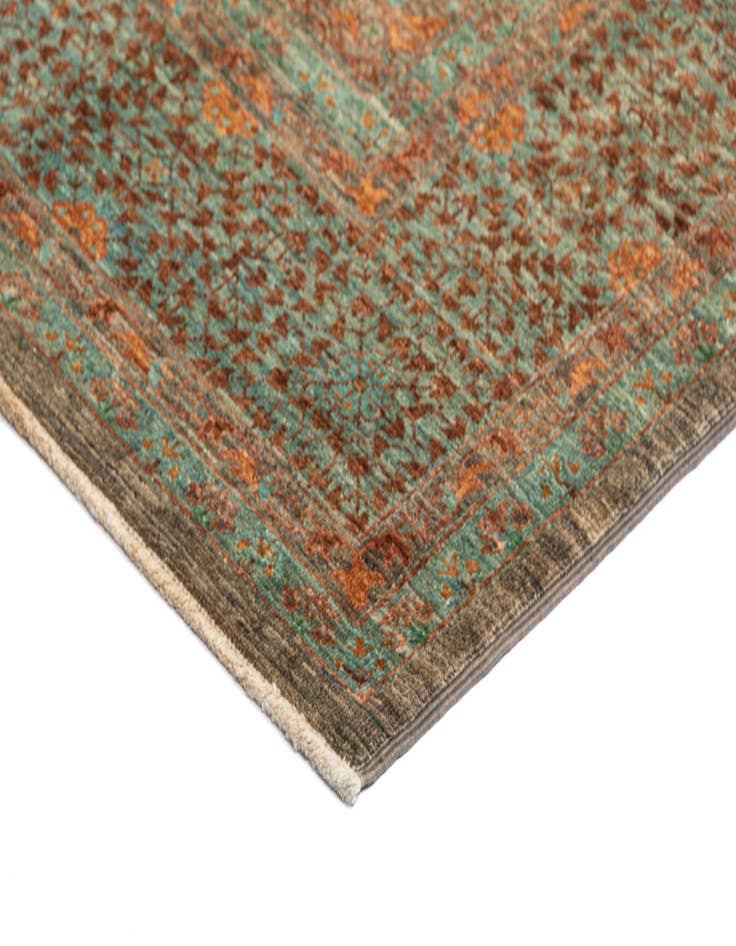 Detail image of 6' 9 x 9' 11 Amina Rug