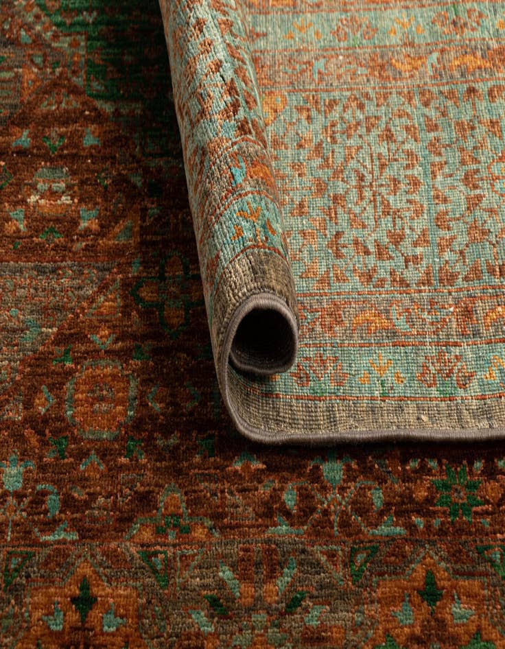 Detail image of 6' 9 x 9' 11 Amina Rug