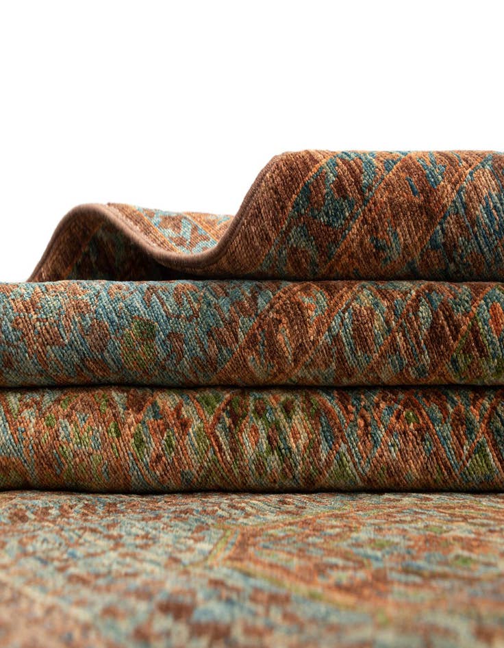 Detail image of 6' 11 x 9' 8 Amina Rug