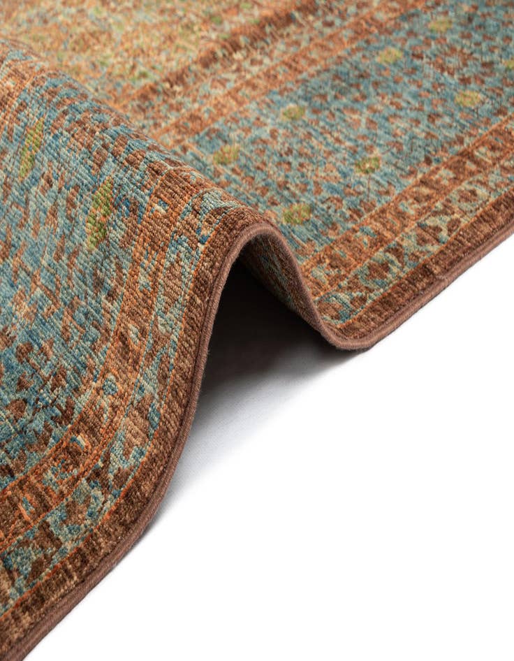 Detail image of 6' 11 x 9' 8 Amina Rug