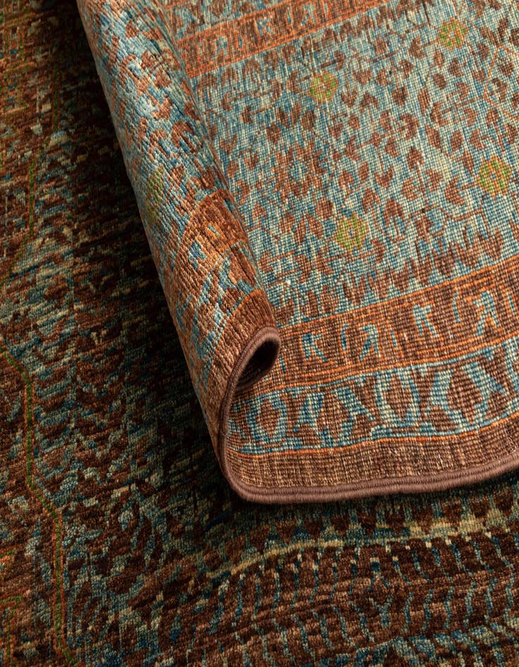 Detail image of 6' 11 x 9' 8 Amina Rug