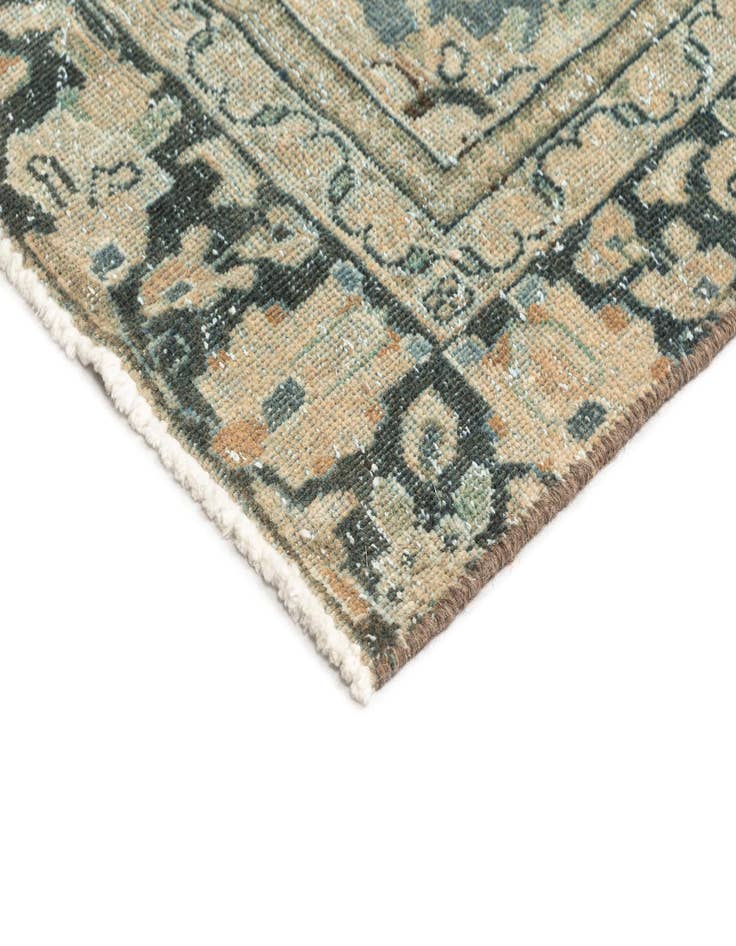 Detail image of 6' 4 x 9' 7 Arak Wool Rug