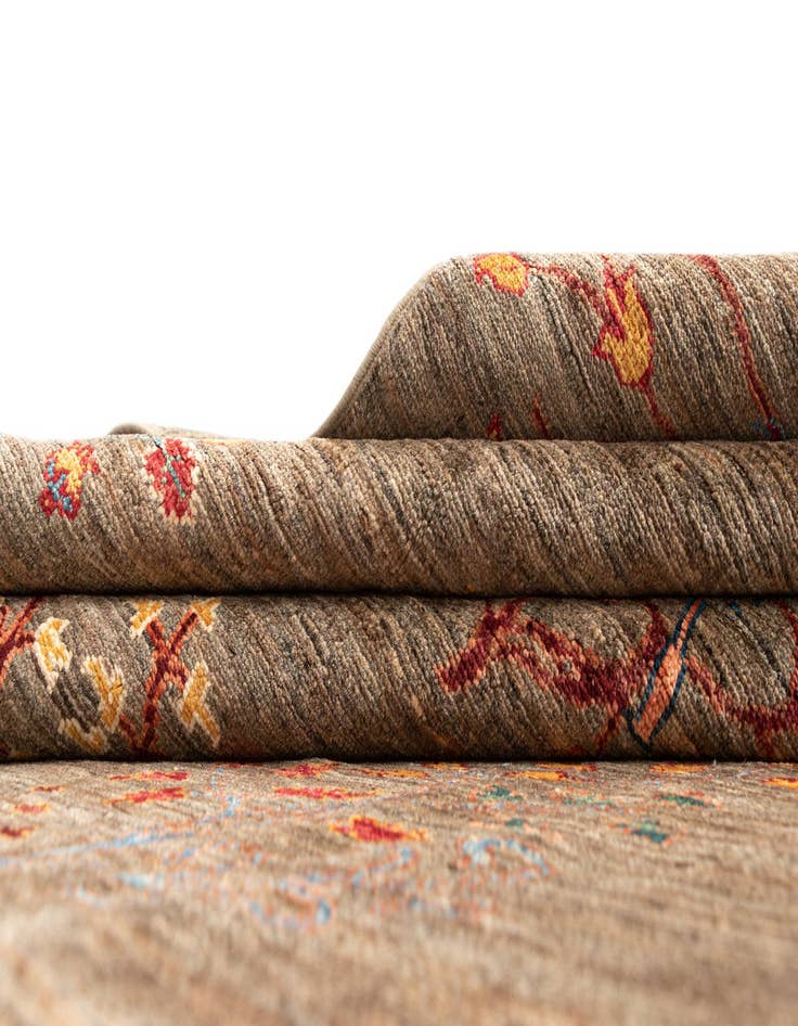 Detail image of 6' 9 x 9' 6 Ariana Wool Rug