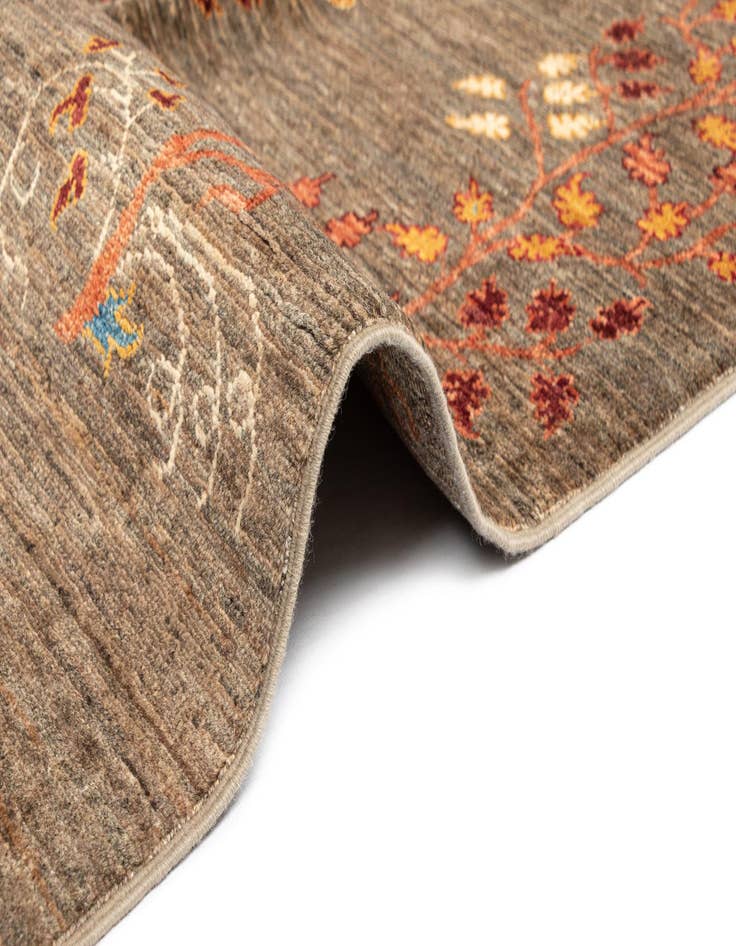 Detail image of 6' 9 x 9' 6 Ariana Wool Rug