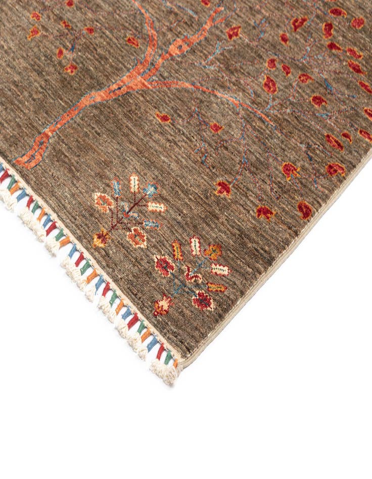 Detail image of 6' 9 x 9' 6 Ariana Wool Rug