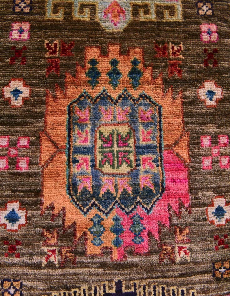 Detail image of 2' x 3' 2 Hand Knotted Ariana Ziegler Rug