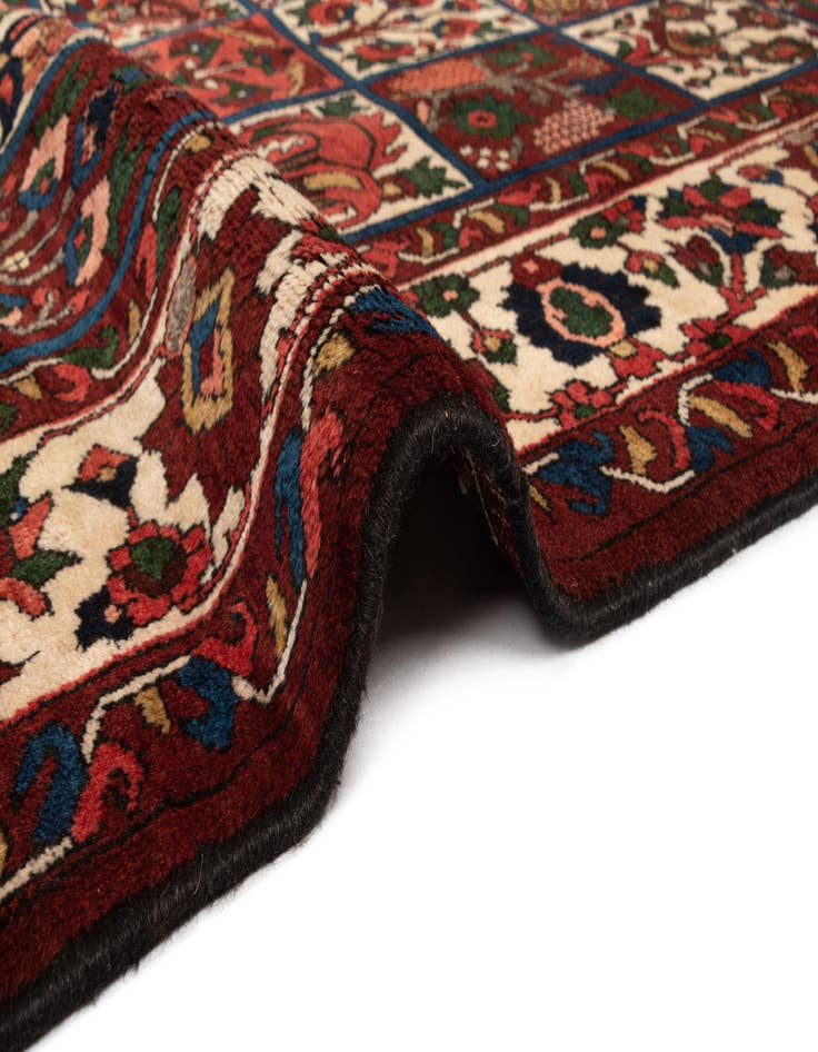 Detail image of 6' 10 x 9' 9 Bachtiar Wool Rug