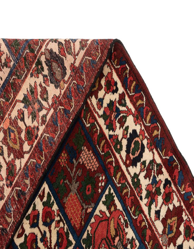 Detail image of 6' 10 x 9' 9 Bachtiar Wool Rug