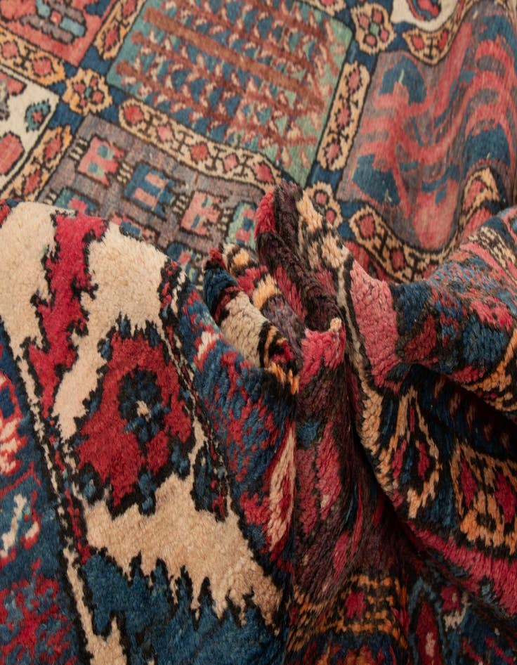 Detail image of 6' 10 x 10' 1 Bachtiar Wool Rug