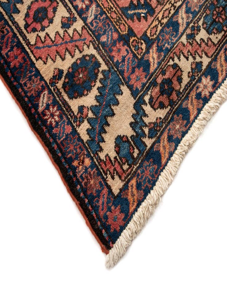 Detail image of 6' 10 x 10' 1 Bachtiar Wool Rug