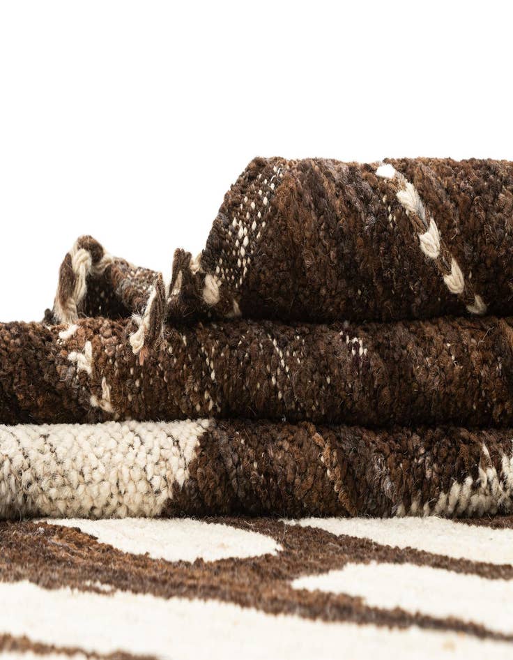 Detail image of 8' 4 x 9' 11 Hand Knotted Beni Marok Rug