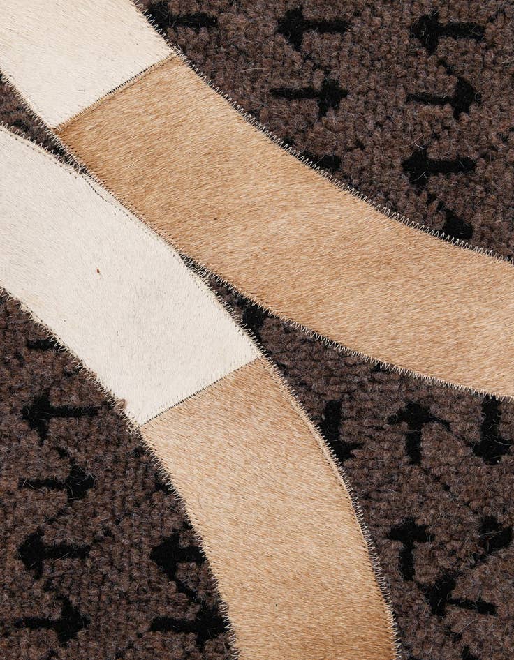 Detail image of 5' 1 x 7' 11 Cowhide - Patchwork Rug