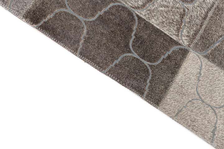 4' 1 x 6' Cowhide Leather Rug
