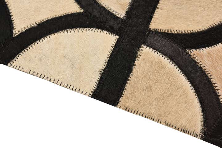 5' x 7' 8 Cowhide Rug