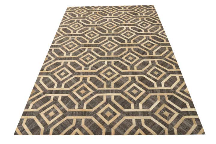5' x 7' 8 Cowhide Rug