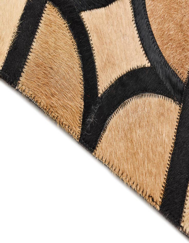 Detail image of 5' x 7' 10 Cowhide Rug