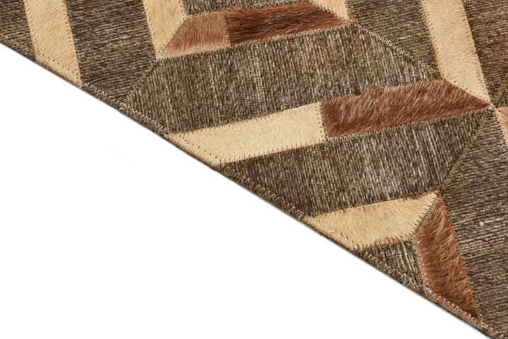 4' 10 x 7' 9 Cowhide Rug