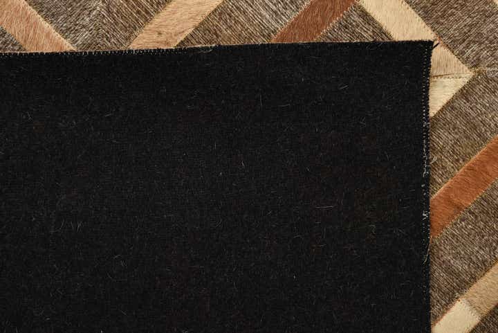 4' 10 x 7' 9 Cowhide Rug