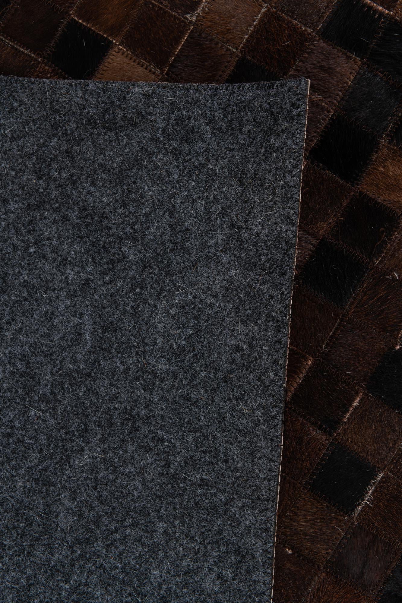 8' 2 x 10' Cowhide Stocks Rug