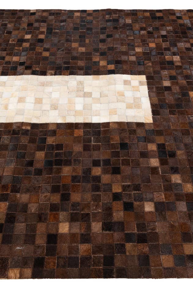 Detail image of 5' x 7' 10 Cowhide Stocks Rug