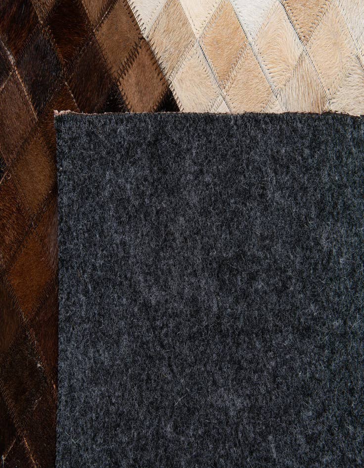 Detail image of 5' x 7' 10 Cowhide Stocks Rug