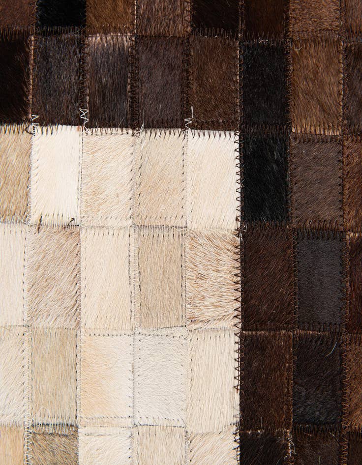 Detail image of 5' x 7' 10 Cowhide Stocks Rug