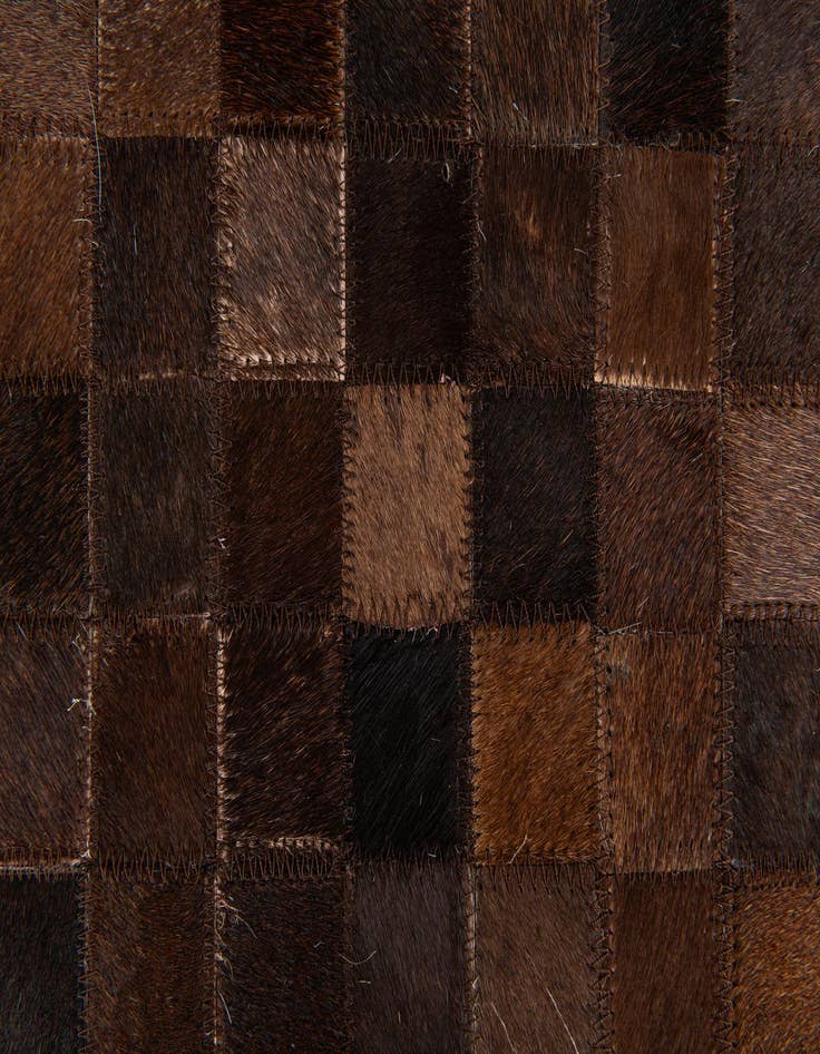 Detail image of 5' x 7' 10 Cowhide Stocks Rug