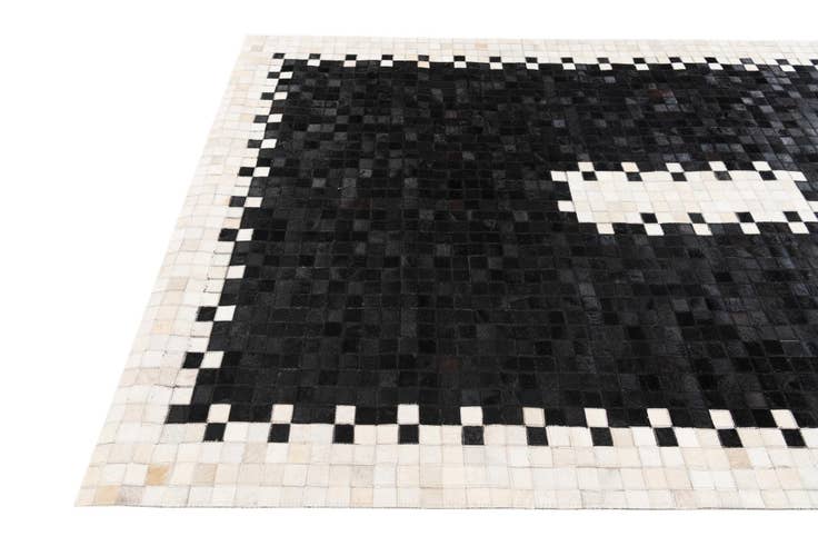 Detail image of 5' x 7' 10 Cowhide Stocks Rug