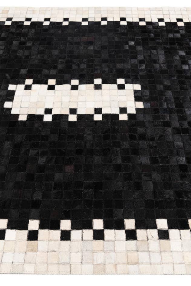 Detail image of 5' x 7' 10 Cowhide Stocks Rug