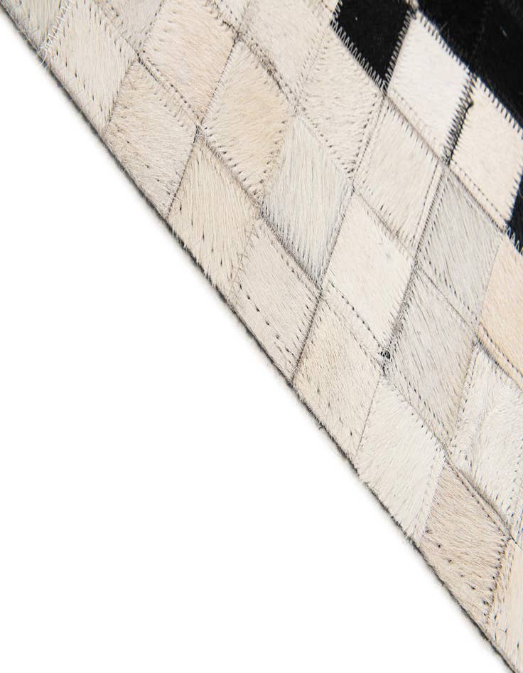 Detail image of 5' x 7' 10 Cowhide Stocks Rug