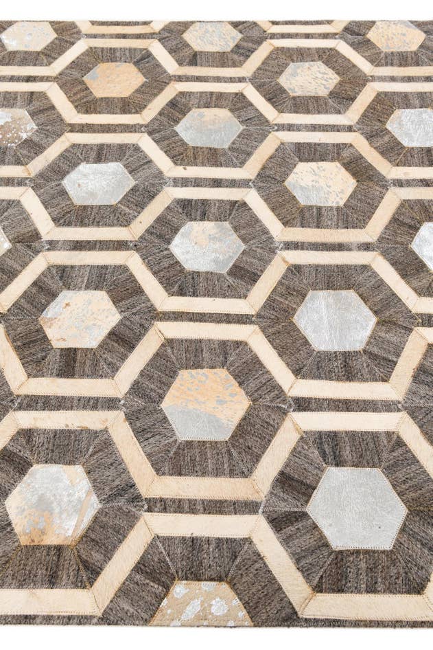 Detail image of 4' 1 x 6' 1 Cowhide Stocks Rug