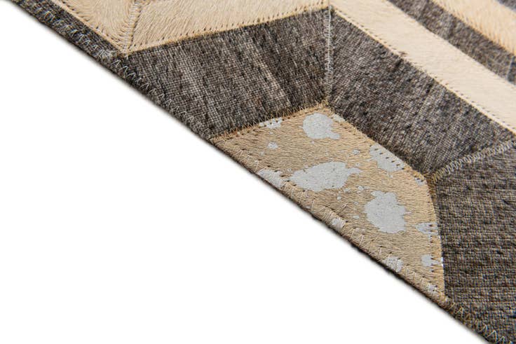 Detail image of 4' 1 x 6' 1 Cowhide Stocks Rug