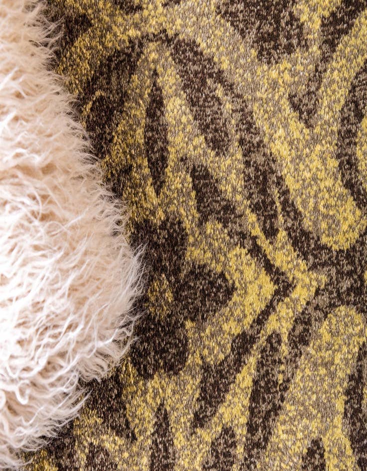 Detail image of 10' 6 x 16' 5 Damask Rug