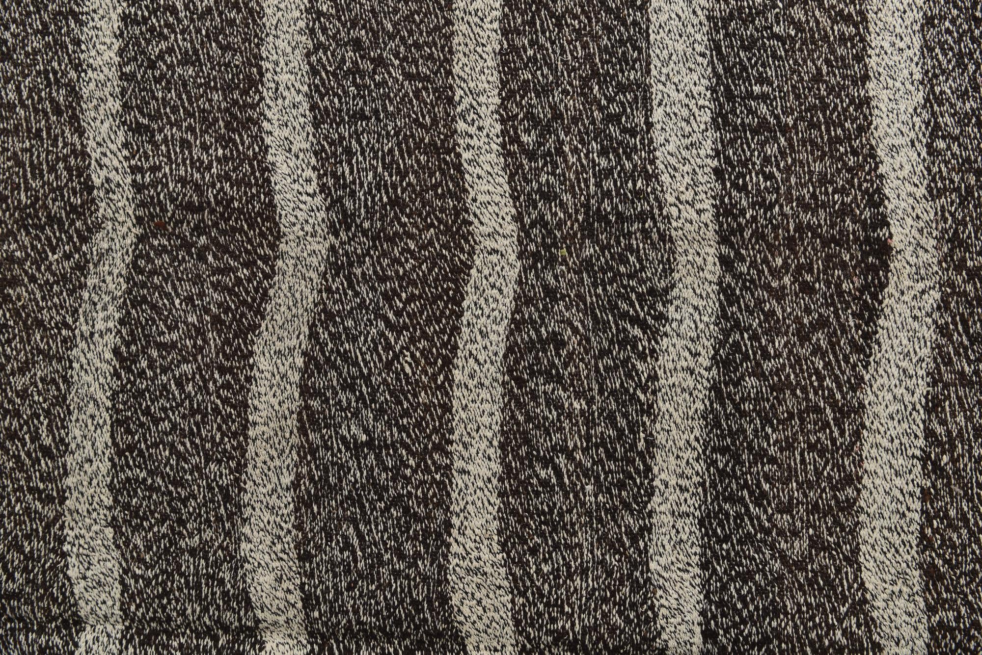 9' 4 x 11' 7 Hand Knotted Darya Wool Rug