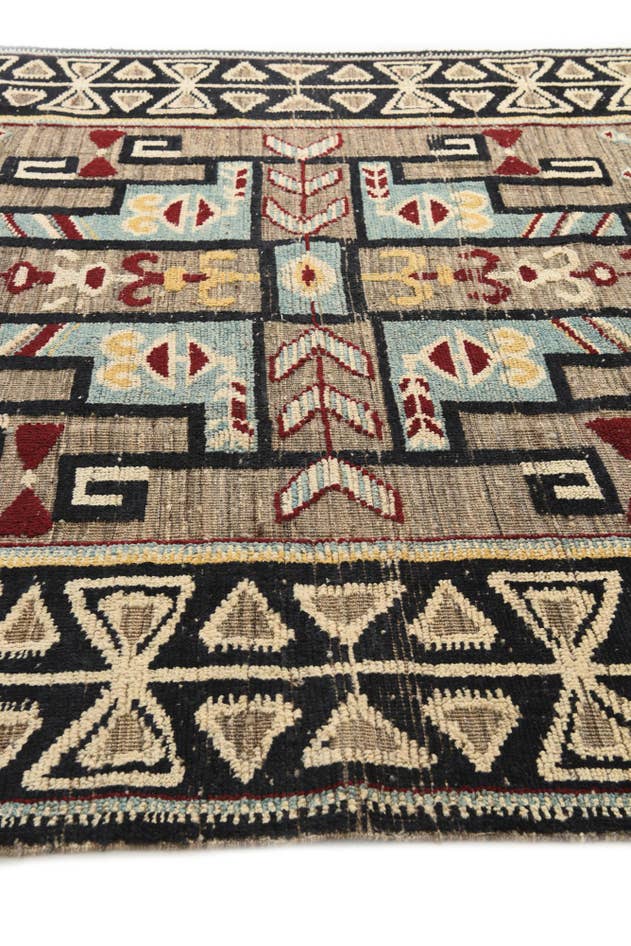 Detail image of 8' x 10' 2 Hand Knotted Darya Wool Rug