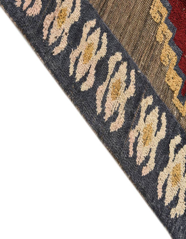 Detail image of 8' 4 x 10' 2  Hand Knotted Darya Wool Rug
