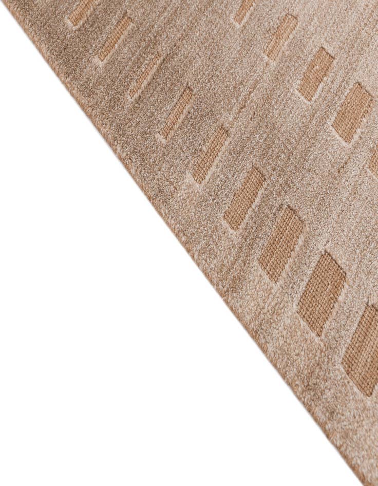 Detail image of 6' 5 x 9' 8  Hand Knotted Darya Wool Rug