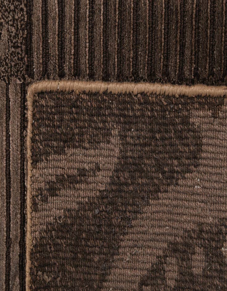 Detail image of 6' 8 x 9' 11  Hand Knotted Darya Wool Rug