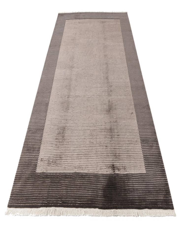 Detail image of 6' 6 x 9' 10  Hand Knotted Darya Wool Rug