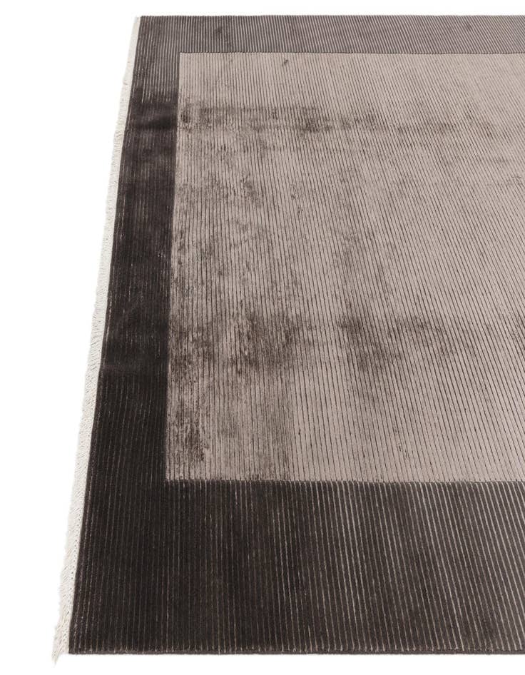 Detail image of 6' 6 x 9' 10  Hand Knotted Darya Wool Rug