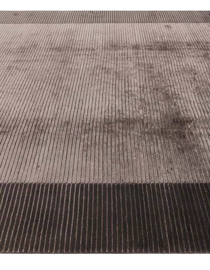 Detail image of 6' 6 x 9' 10  Hand Knotted Darya Wool Rug