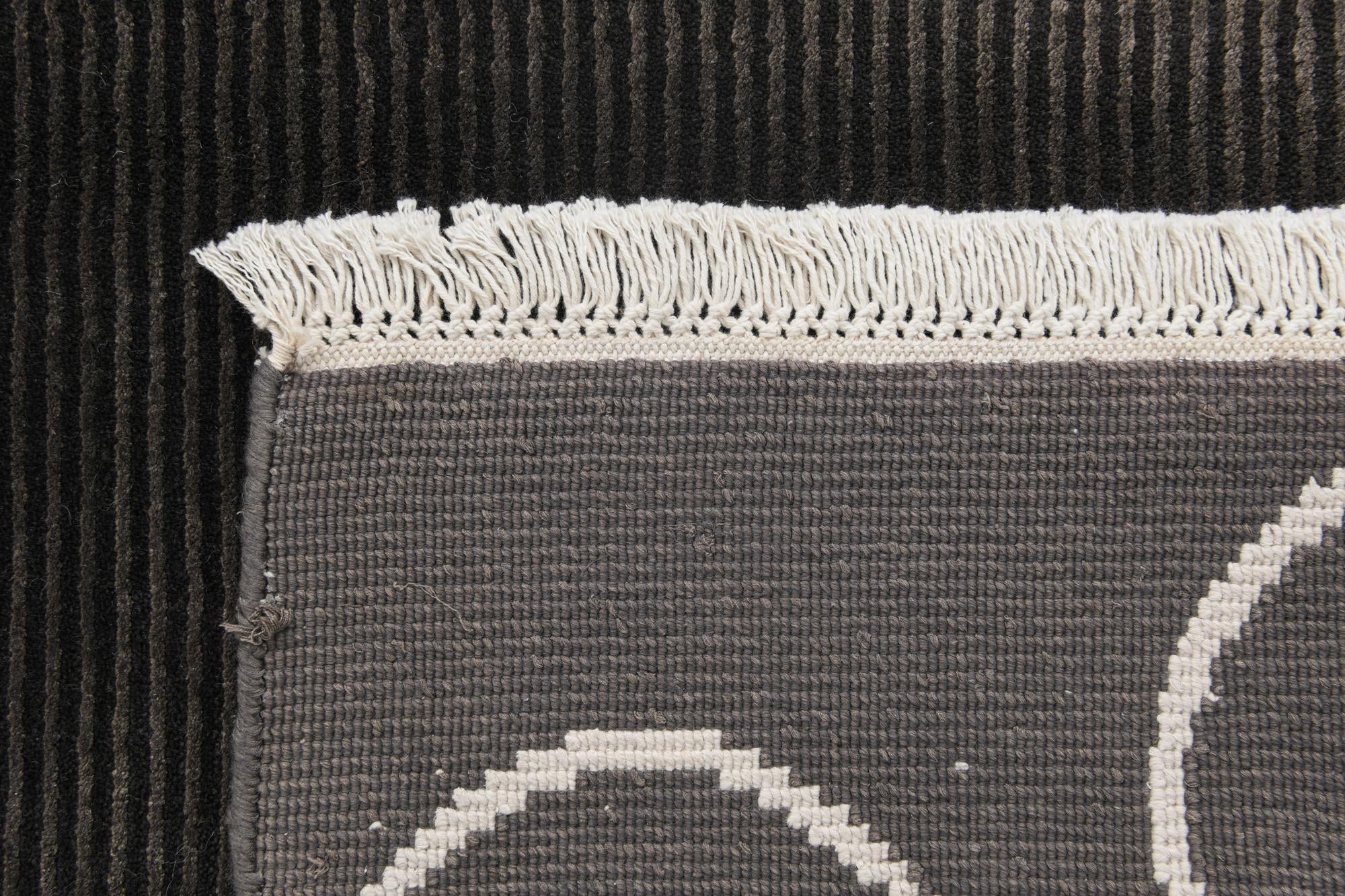 4' 11 x 6' 7 Hand Knotted Darya Wool Rug