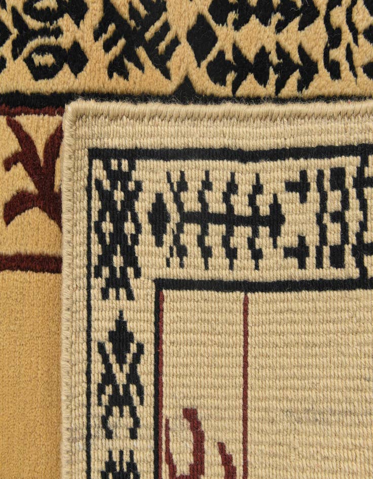 Detail image of 2' 4 x 4' 2  Hand Knotted Darya Wool Rug