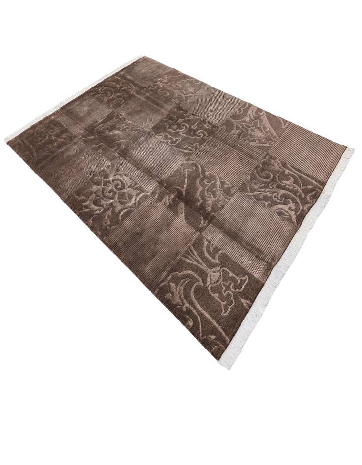 Detail image of 5' 5 x 8' Darya Rug