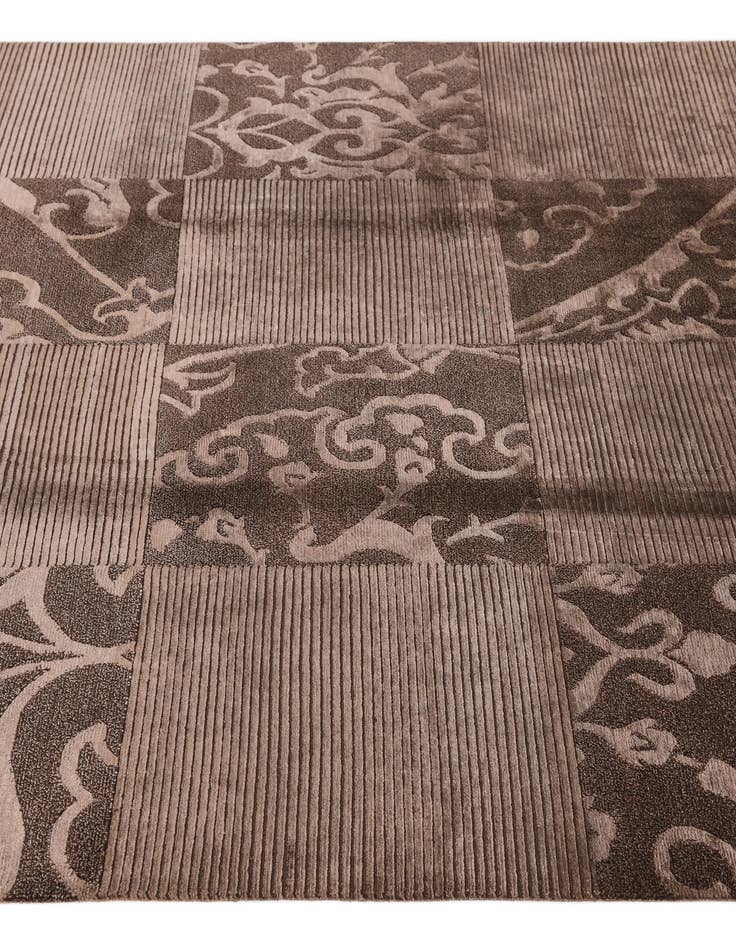 Detail image of 5' 9 x 8' Darya Rug