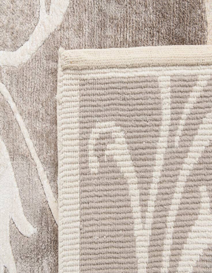 Detail image of 5' 9 x 7' 10  Hand Knotted Darya Wool Rug