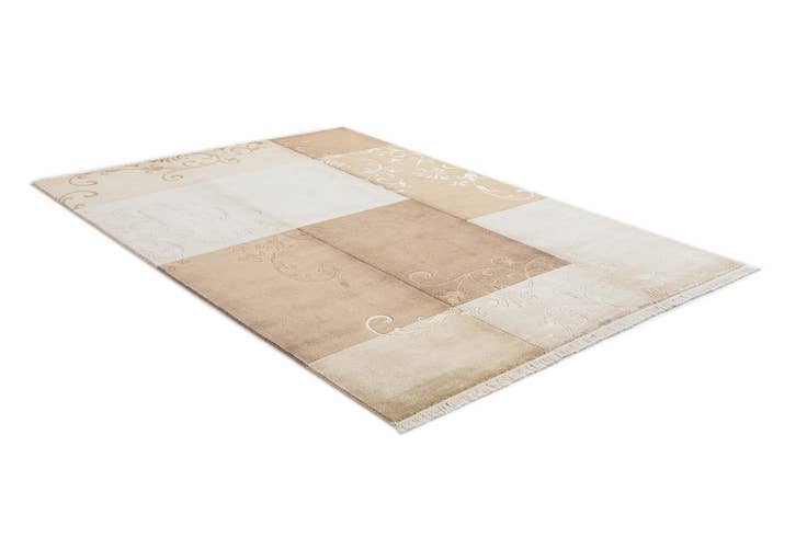 Detail image of 5' 7 x 8' Darya Rug